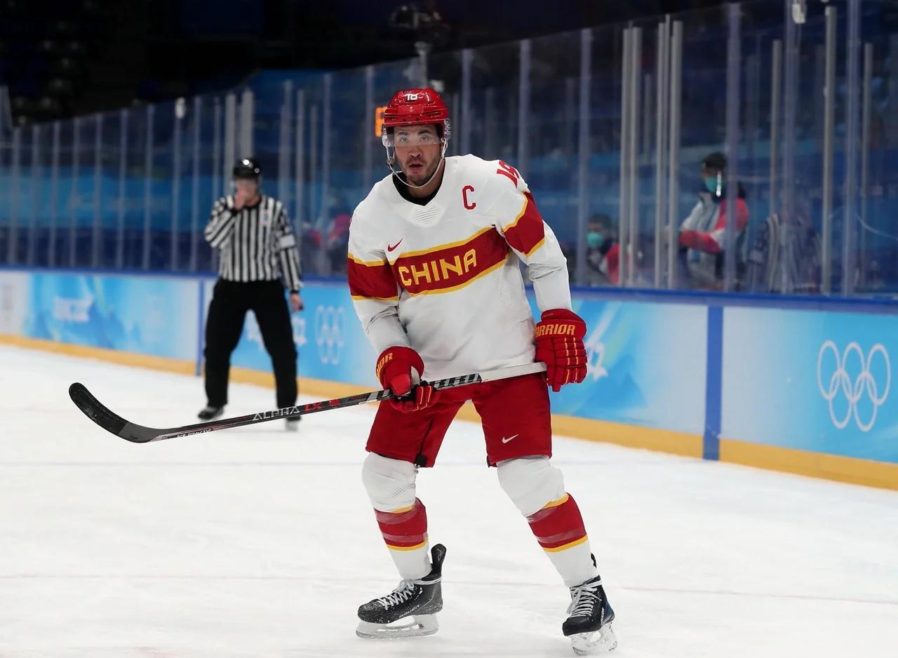 冰球选手投身篮球，速度与力量并存