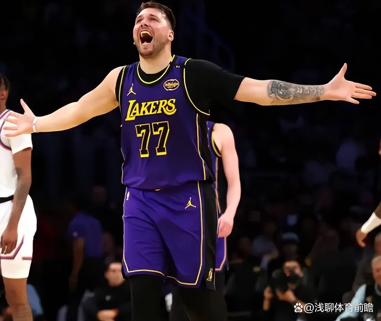 aoa体育体育网页版入口-湖人客场战胜快船，总冠军防卫成功
