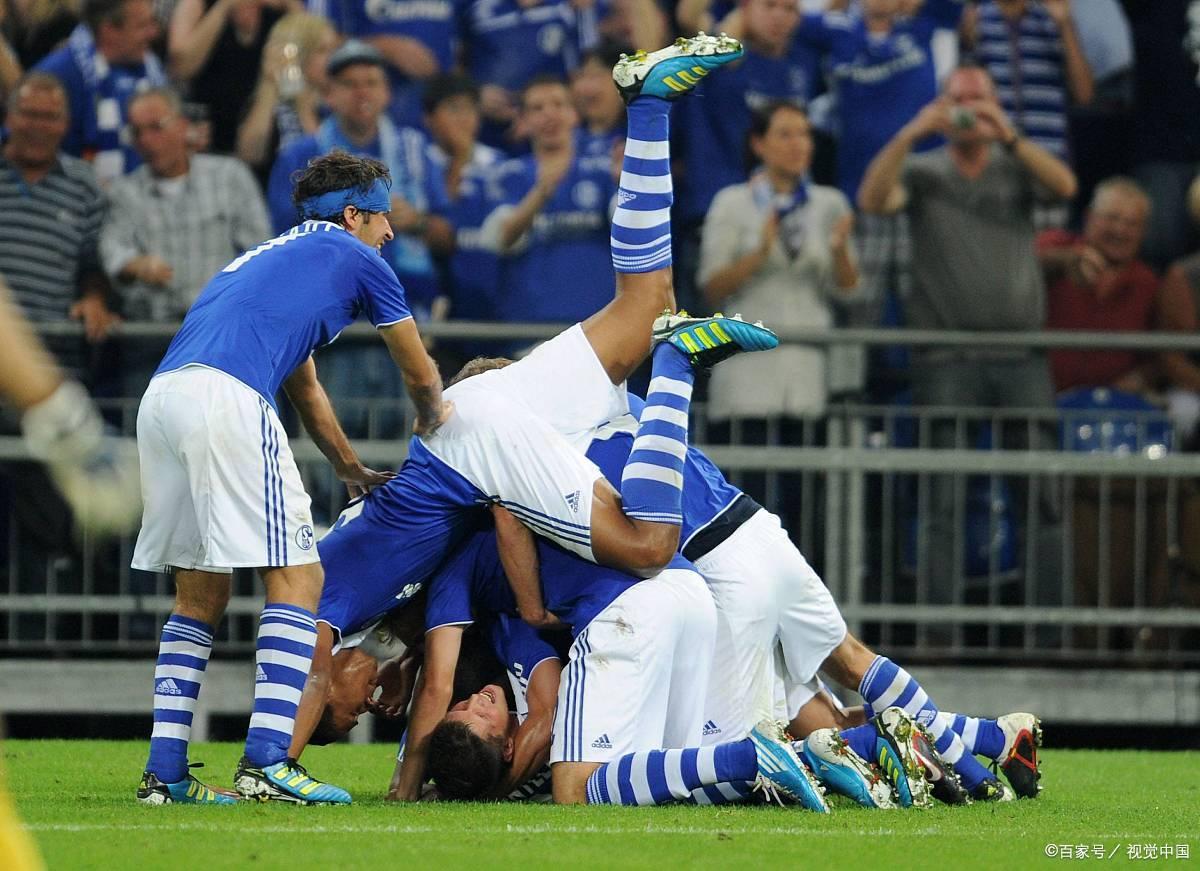 包含沙尔克队员伤愈复出，球队士气大振的词条