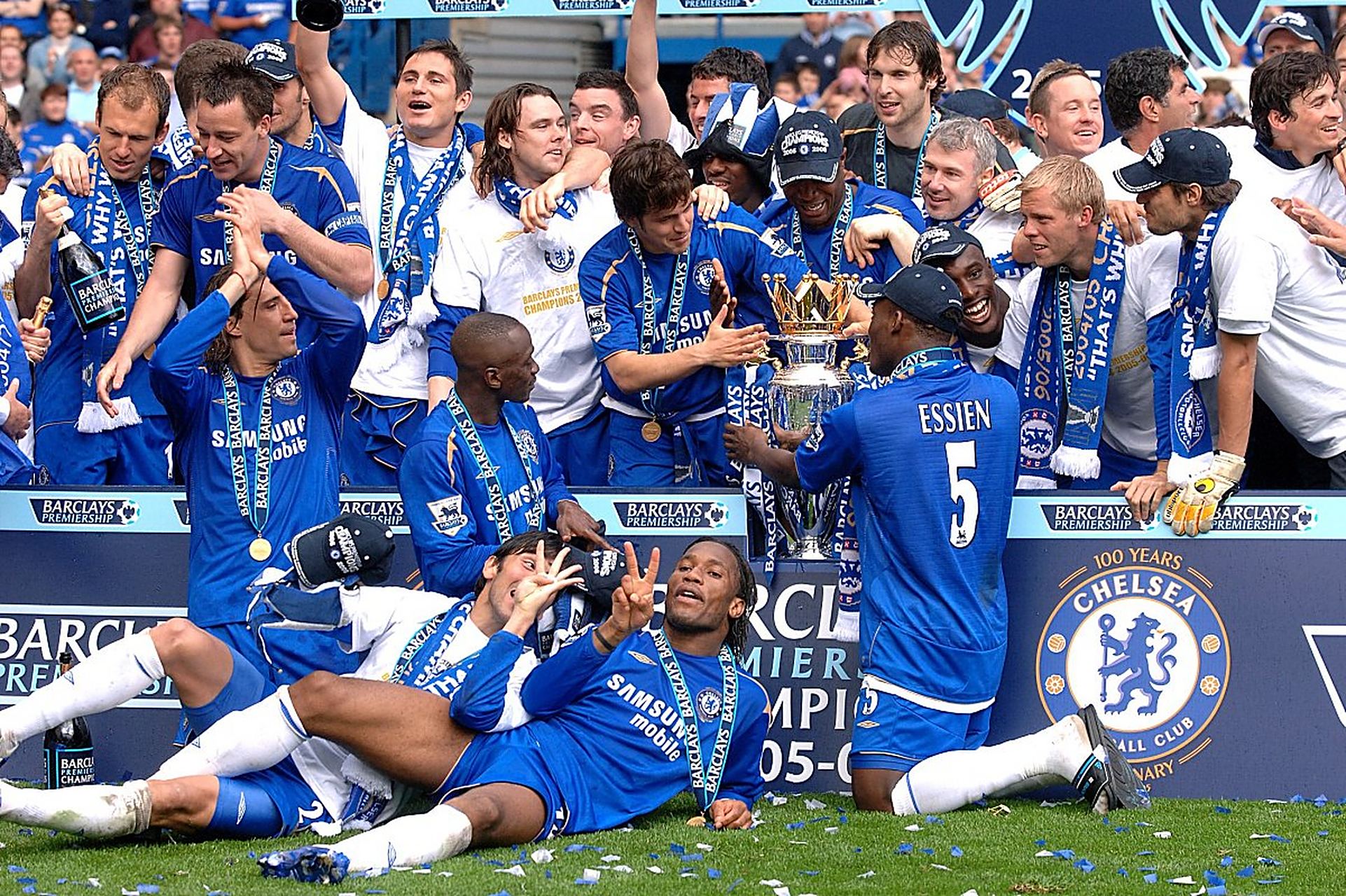 顶尖球队对战，激烈角逐精彩绝伦