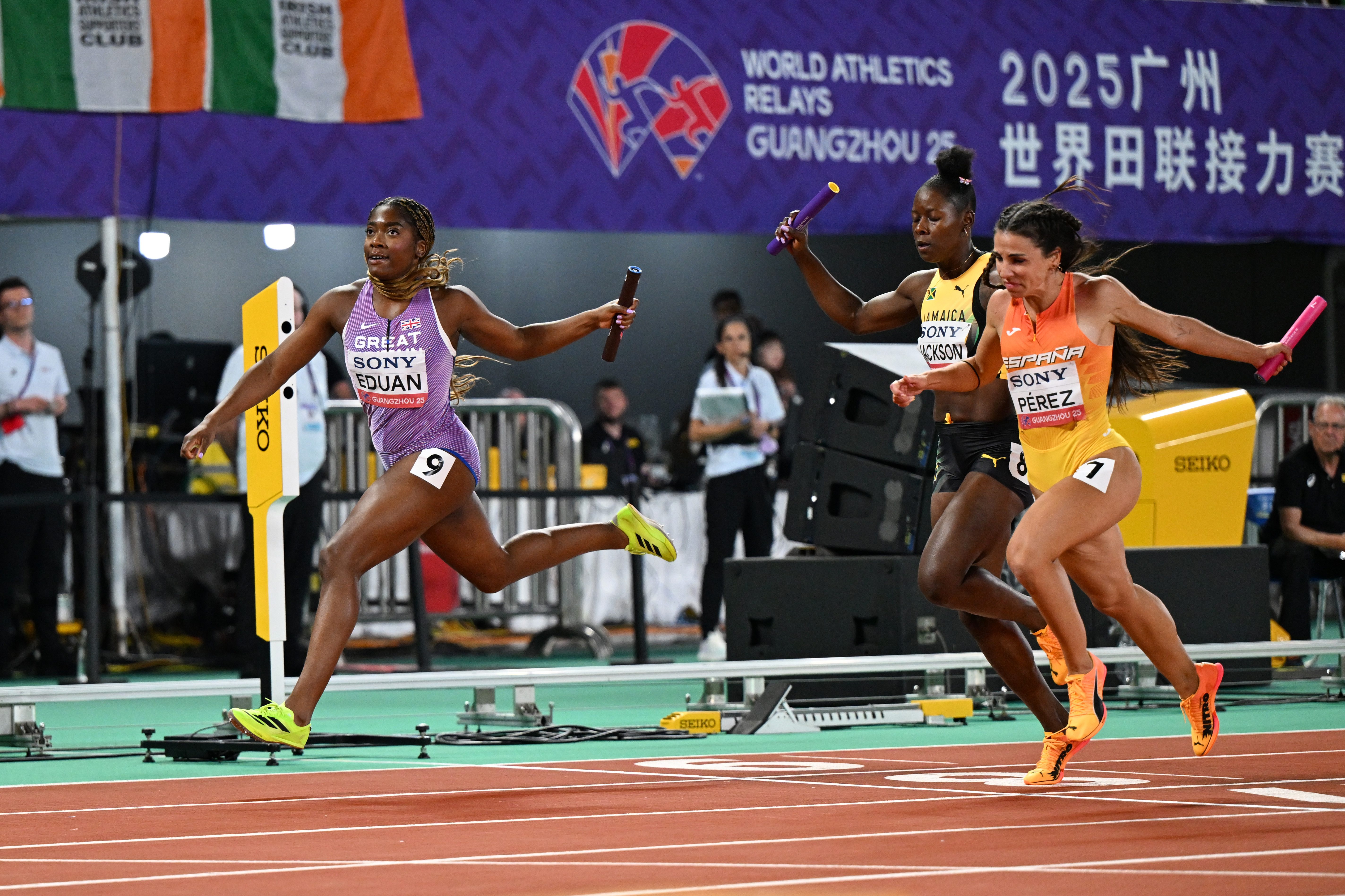 aoa体育体育平台-现场直击：体育传奇再次刷新世界纪录的简单介绍