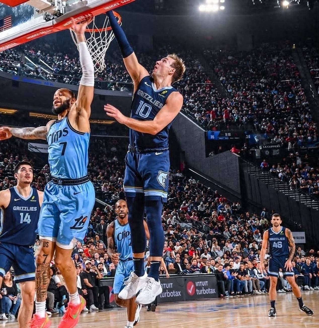 关于伦纳德独揽双双，快船逆转绿衫军赢得总决赛的信息