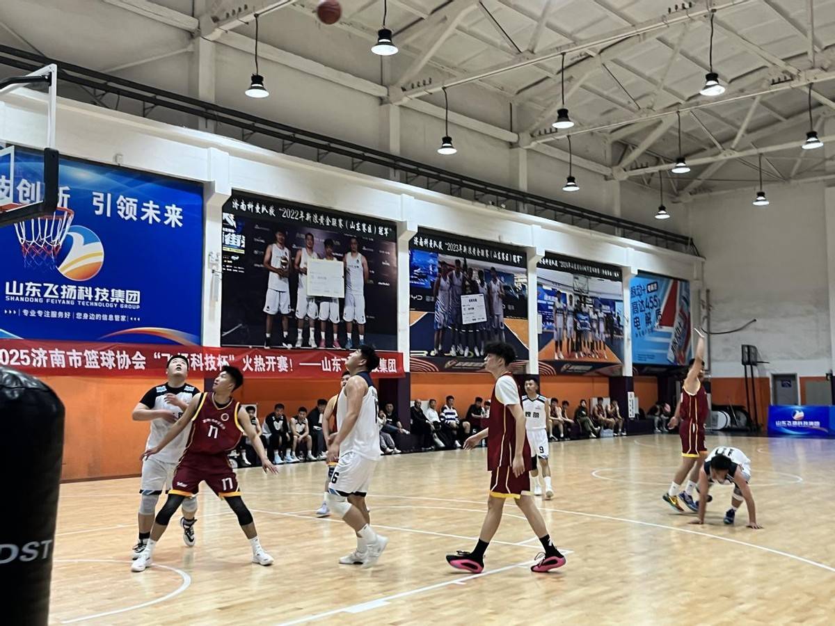 强队之间的激烈角逐，都市篮球联赛迎来新一轮对决的简单介绍