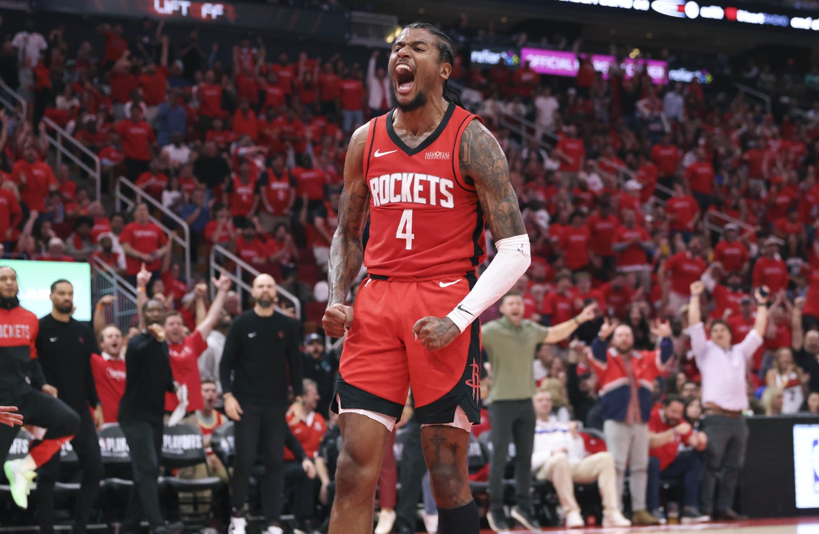 火箭队主场轻取独行侠队，士气高涨