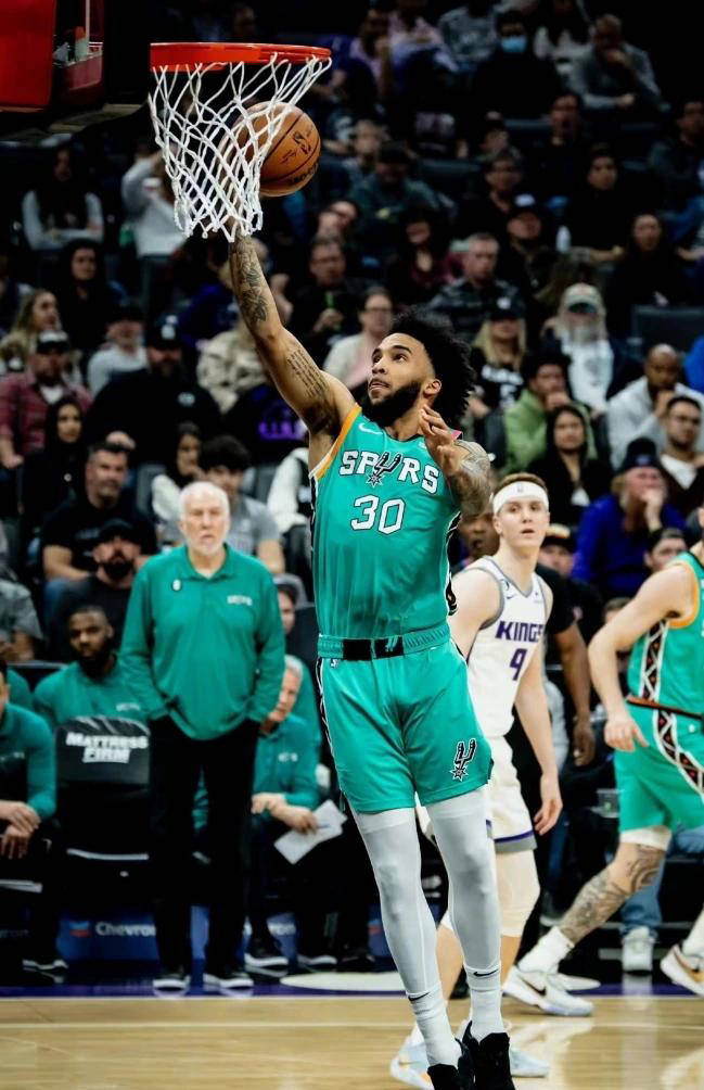 包含新秀崭露头角！快速崛起球队赢得关注的词条