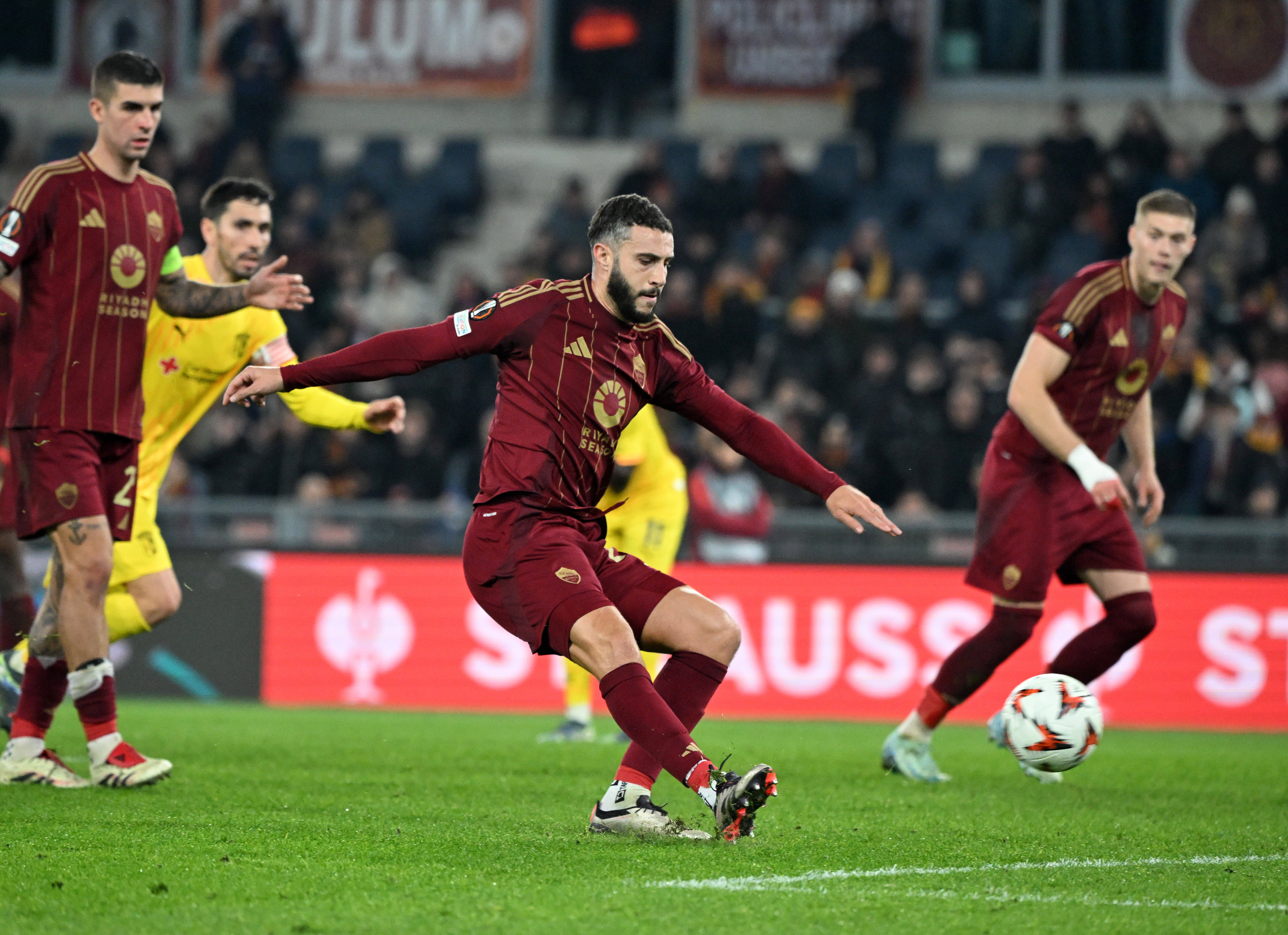 aoa体育体育在线登录-包含顶级足球赛事中，球队之间的激烈对决迎来高潮！的词条