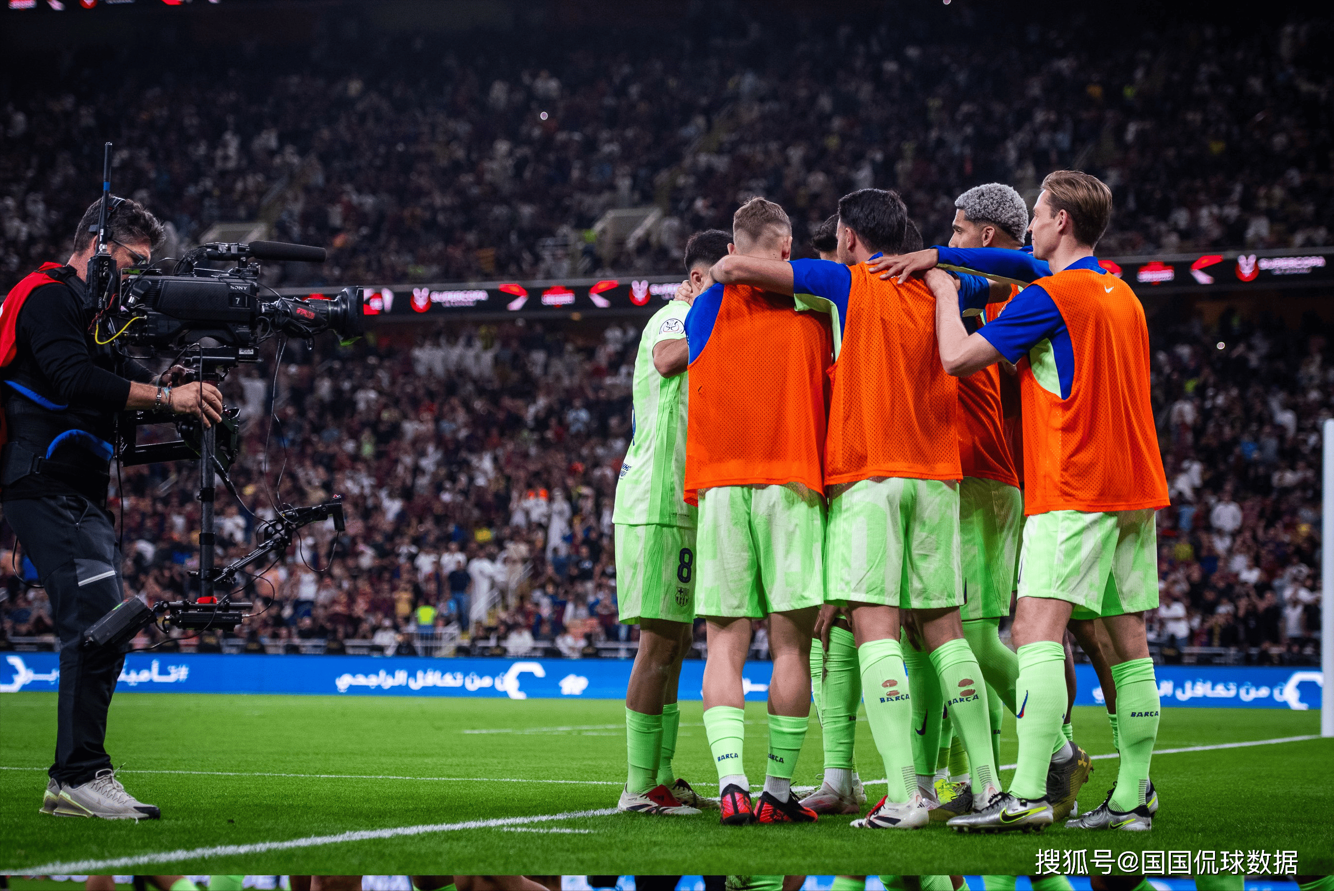 包含顶级足球赛事中，球队之间的激烈对决迎来高潮！的词条