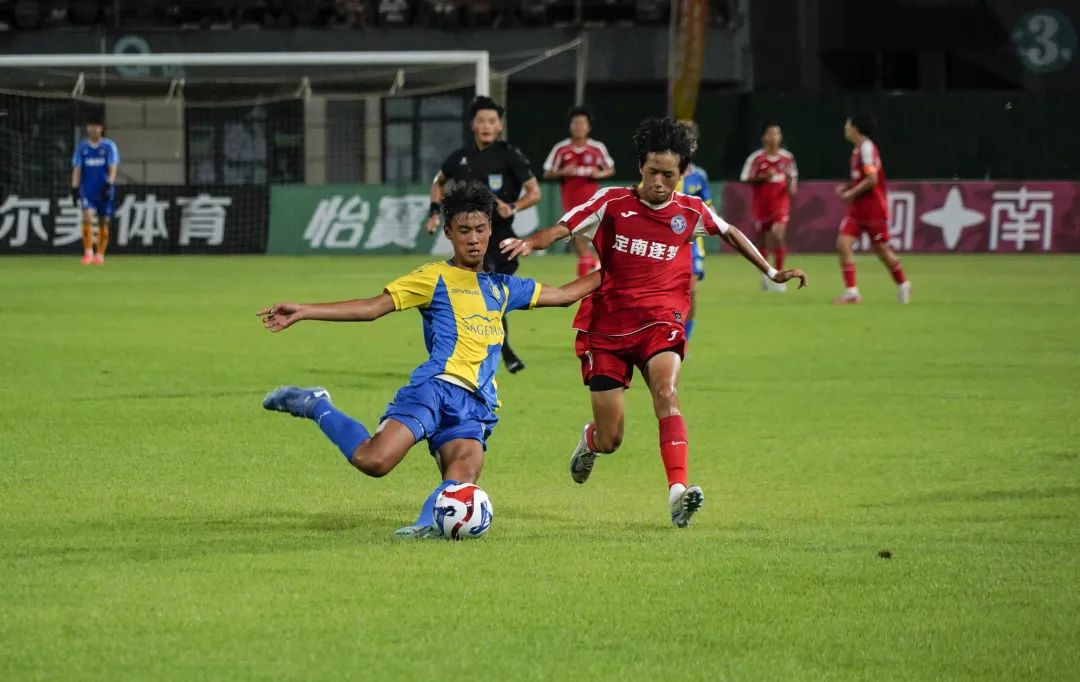 aoa体育体育官方登录入口-比赛中发生意外情况，球员们展现出不屈的斗志！