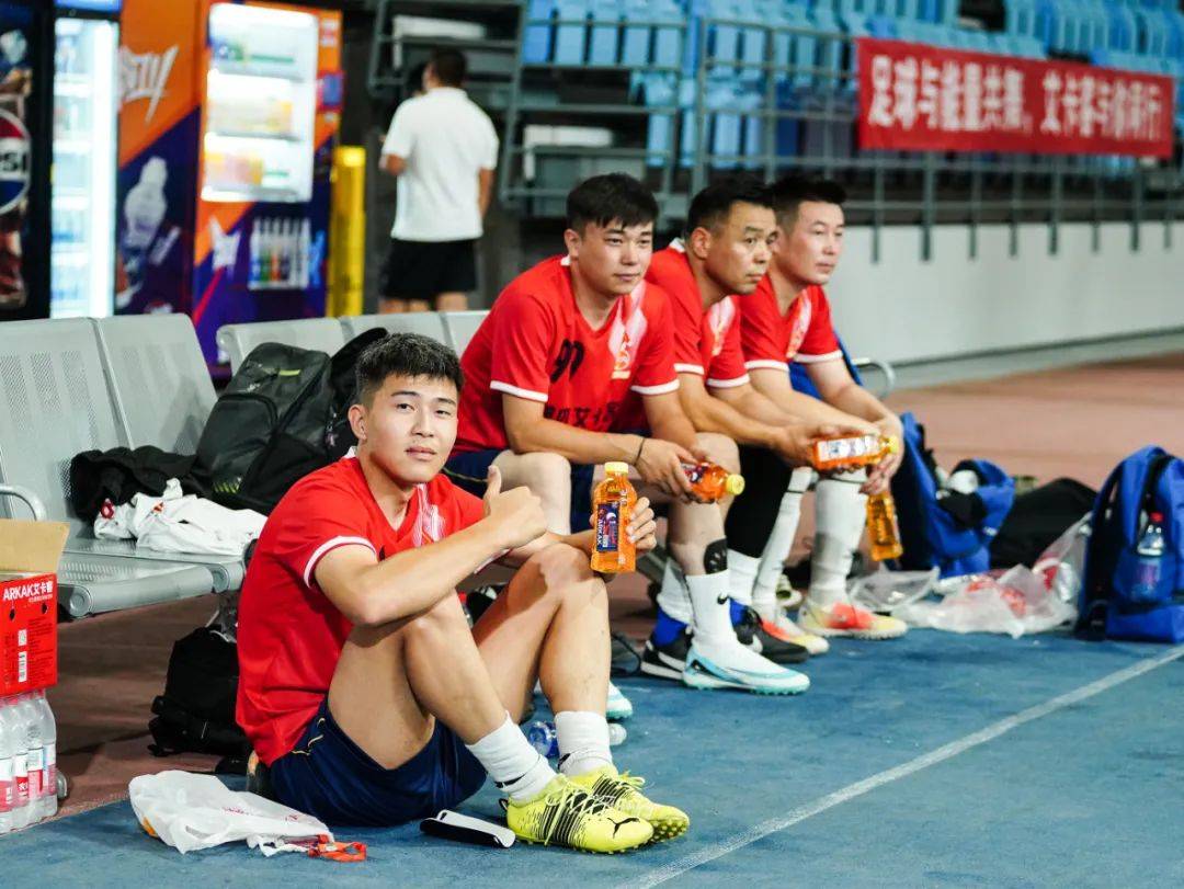 aoa体育体育官网-足球比赛现场增设特别席位，提供更好观赛体验的简单介绍