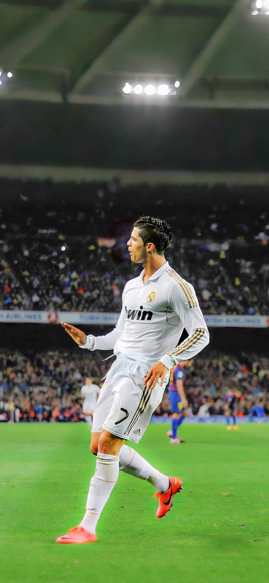 aoa体育体育入口-皇马遭遇巴黎逆转，遗憾止步欧冠八强