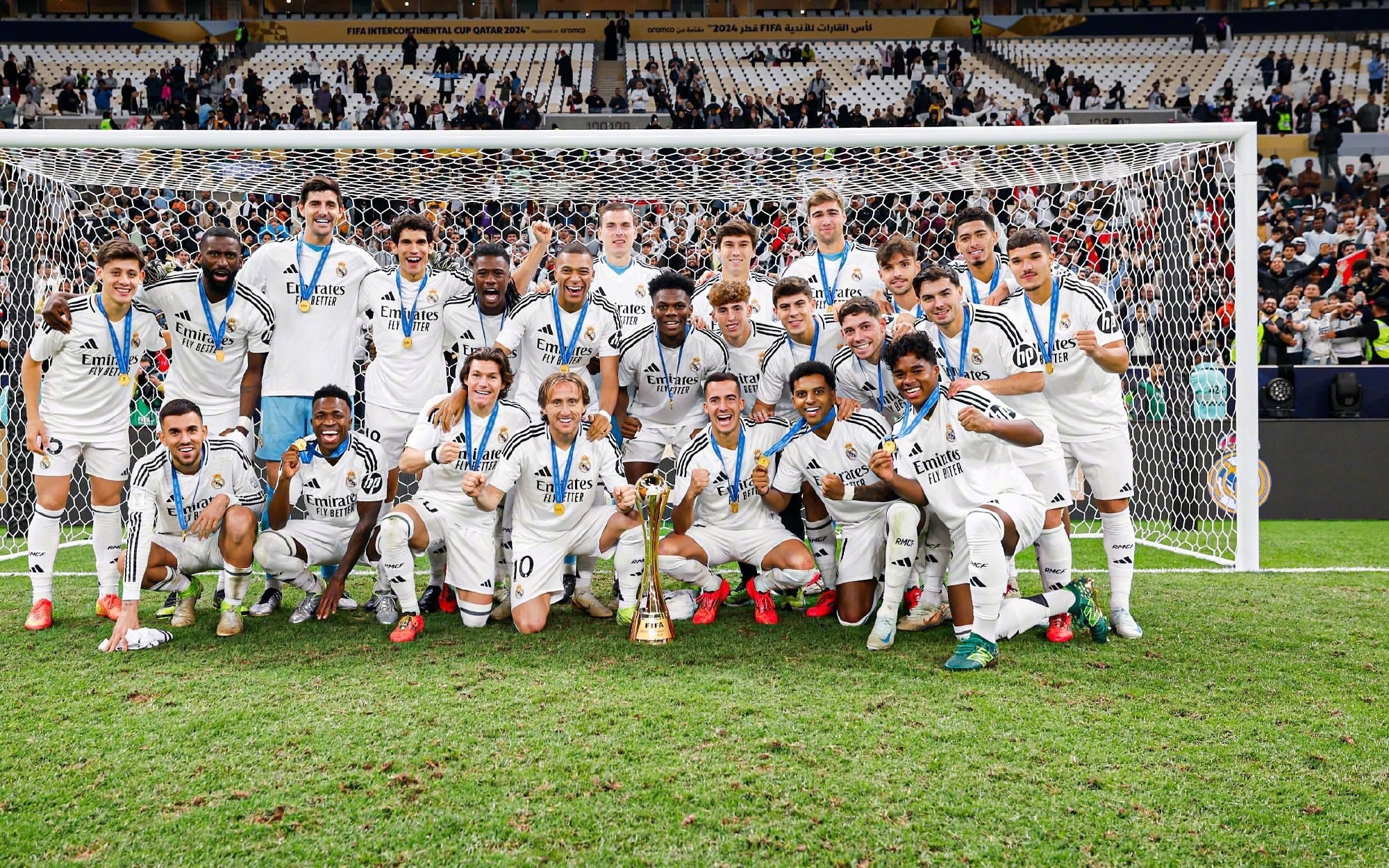 高水平球队对战，足球盛事让人热血沸腾