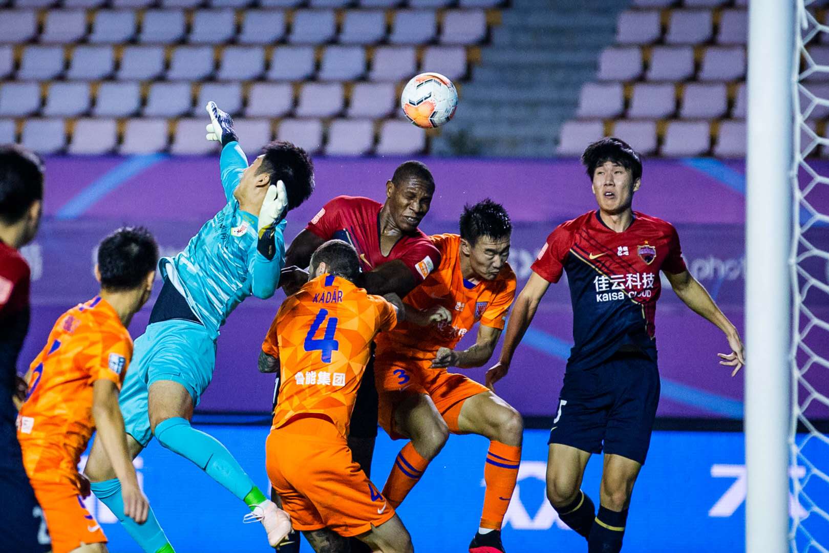 山东鲁能迎战深圳佳兆业，全队备战火热