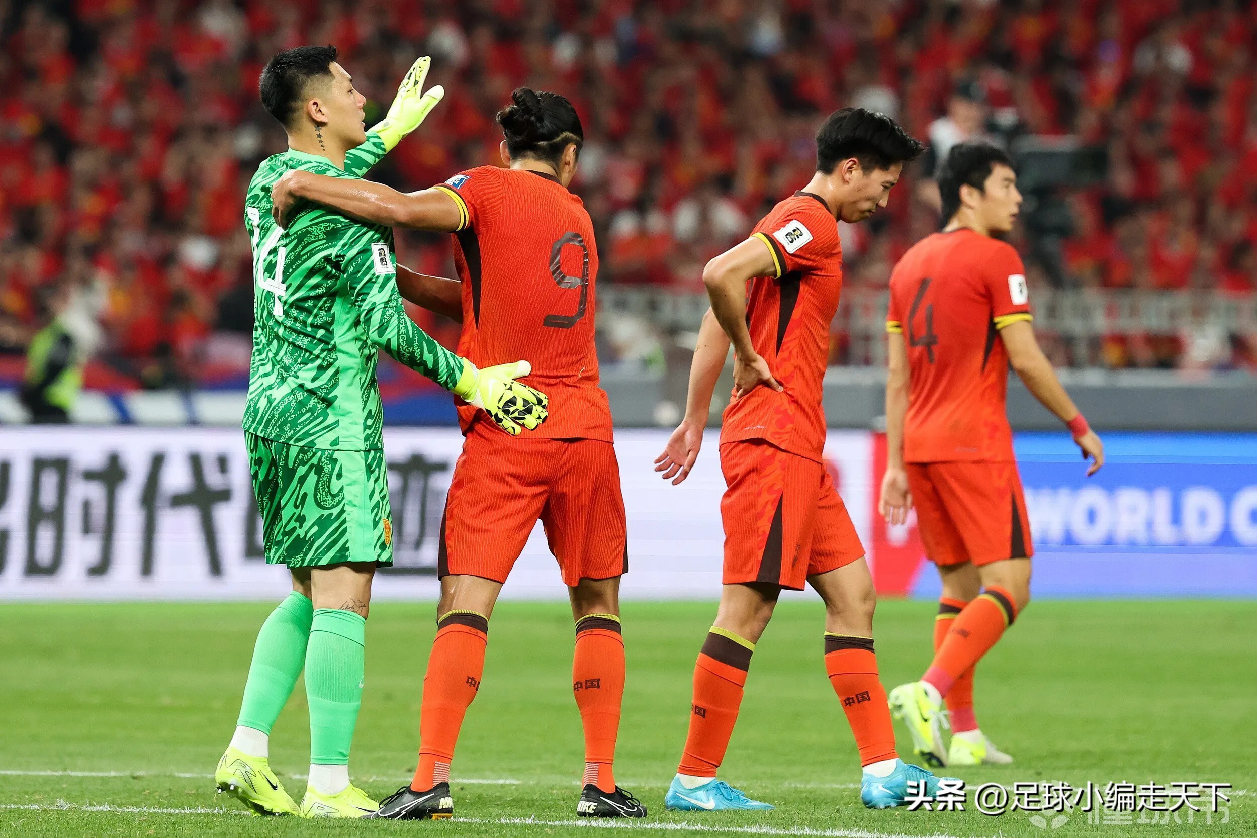 aoa体育体育下载-关于中国足球赛事现场直击，球员火爆对决的信息