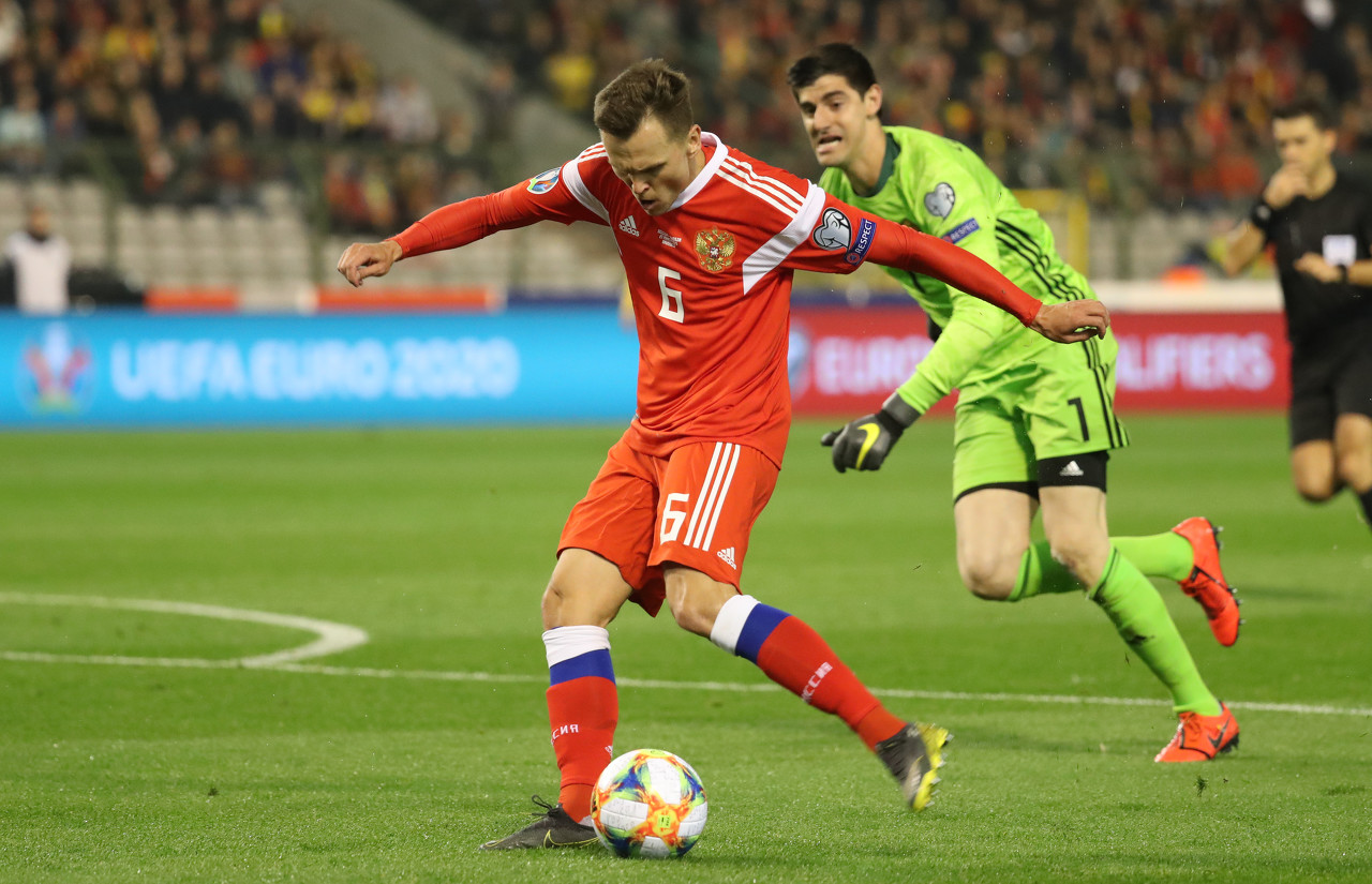 俄罗斯门将神勇表现，帮助球队晋级欧预赛