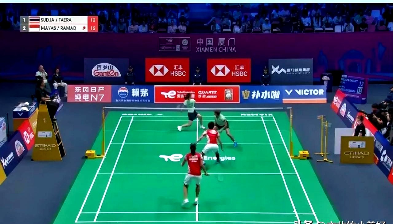 包含强强碰撞，热门球队晋级赛道的词条