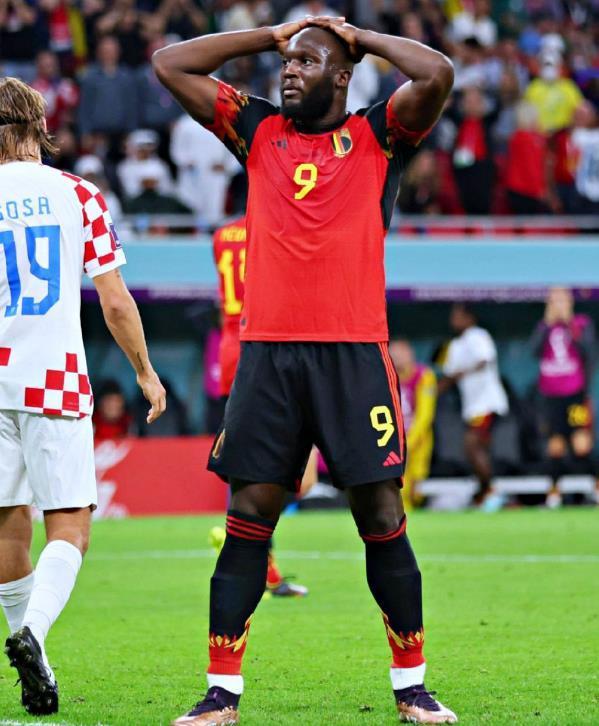 aoa体育体育下载-比利时队突破重围，成功杀入半决赛