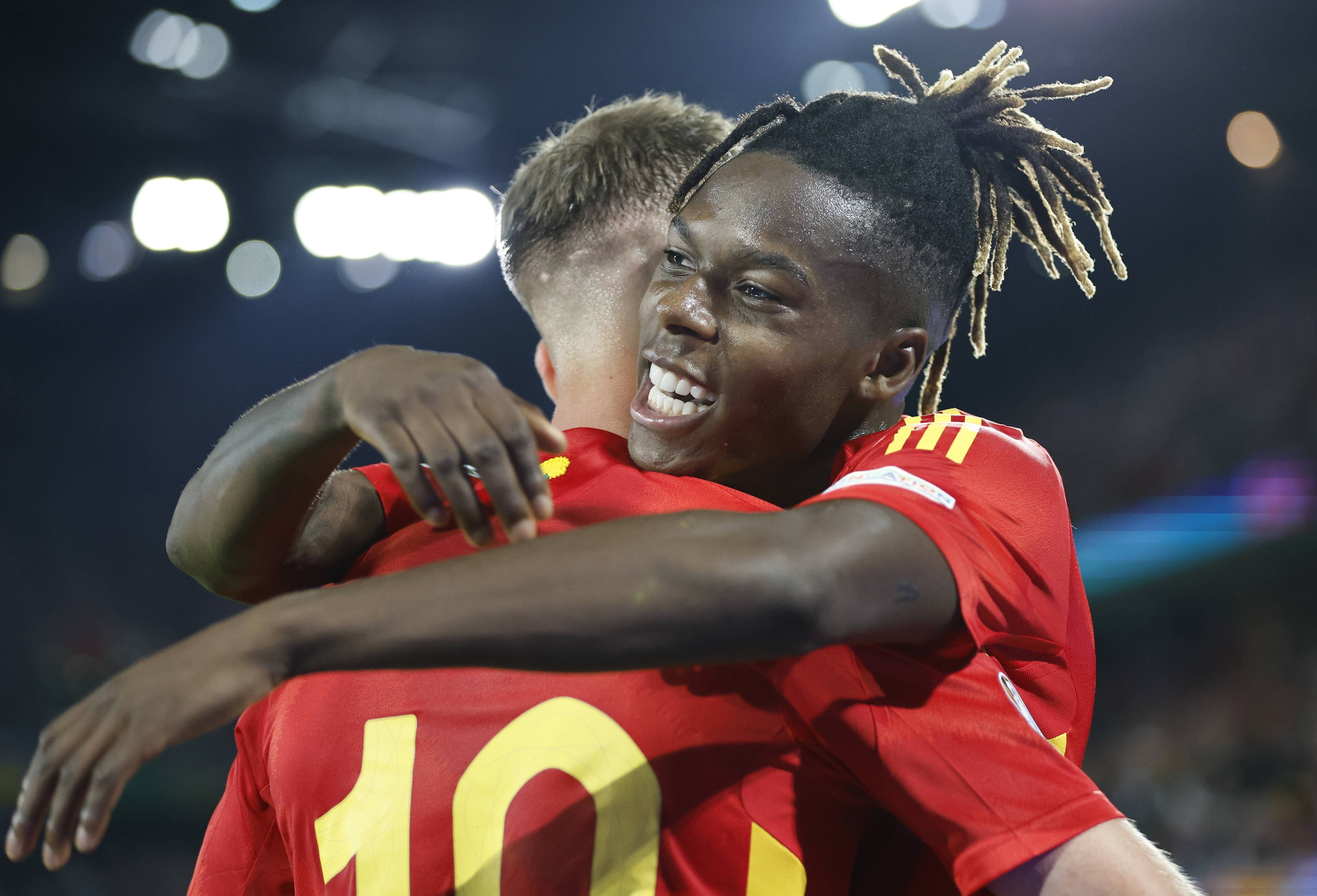 西班牙队陷入困境，面临挑战