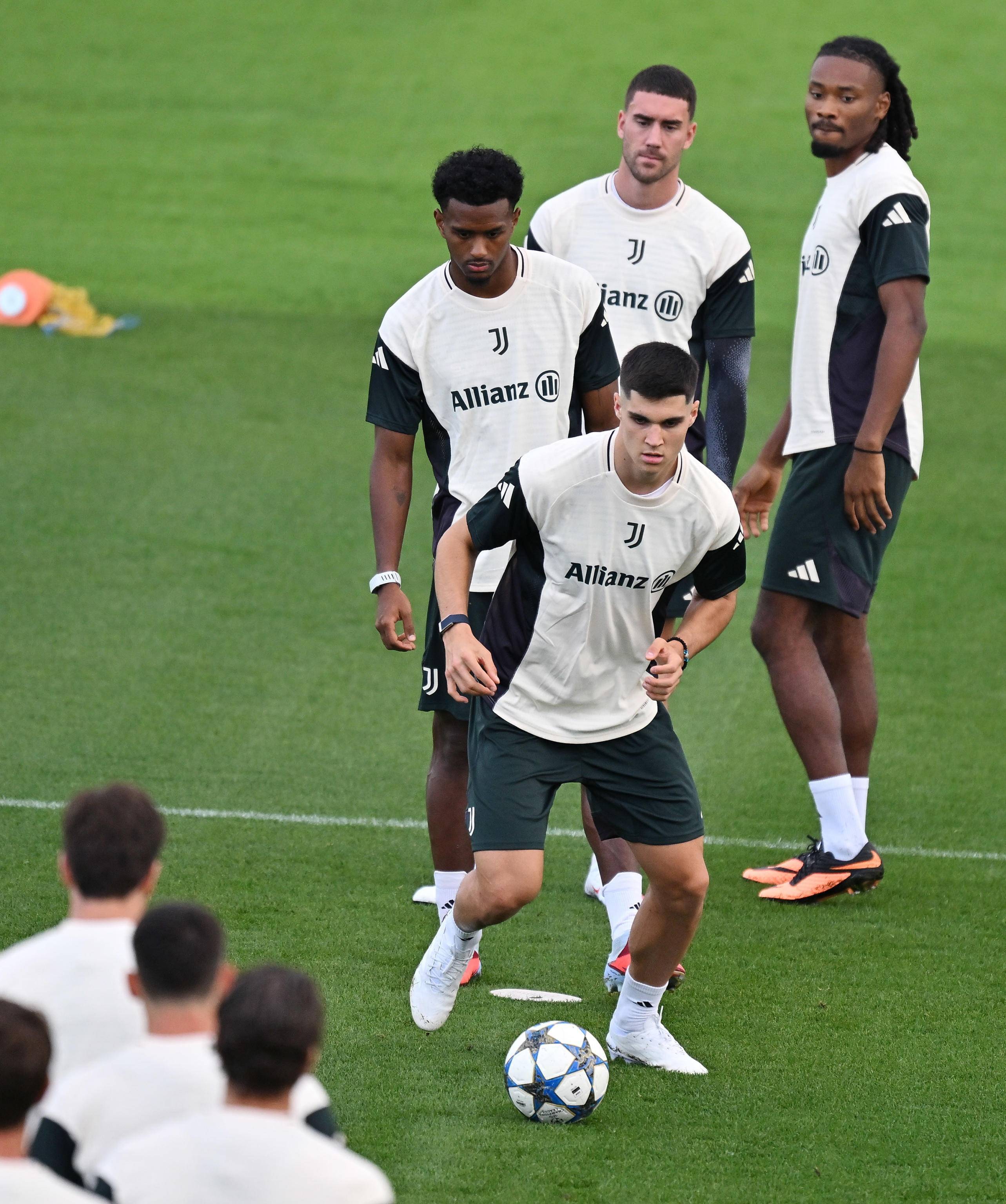 尤文图斯备战亚冠，霸气夺冠