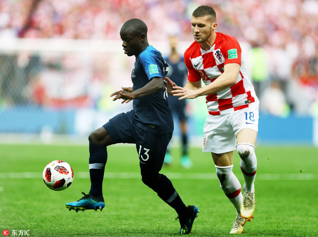 克罗地亚射箭选手登顶领奖台