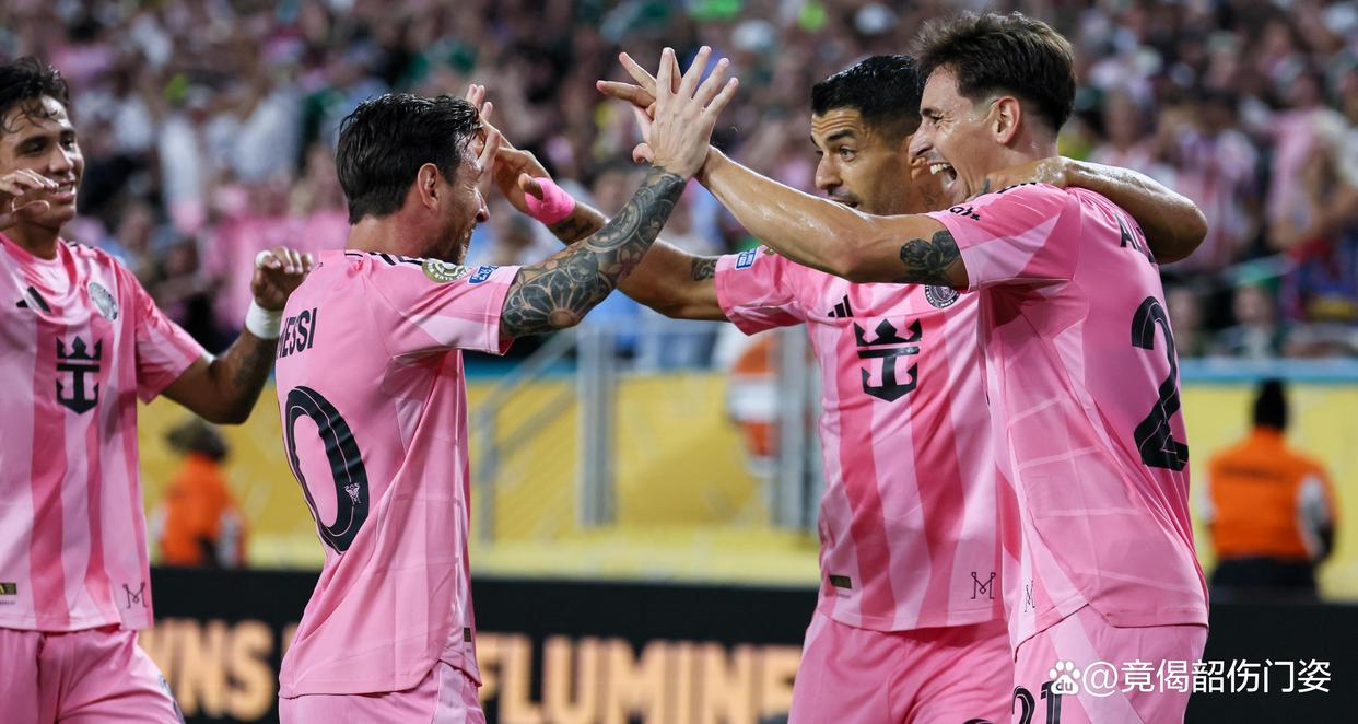 aoa体育体育网页版入口-足球巨星现身球场观战，引发球迷热议的简单介绍