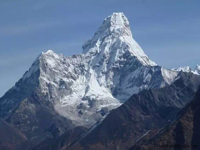 尼泊尔游泳选手斩获银牌，勇夺第一的简单介绍