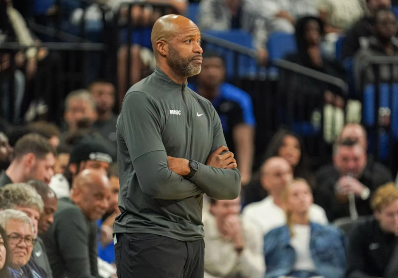 aoa体育体育下载-包含猛龙惜败马刺，德罗赞独揽25分的词条