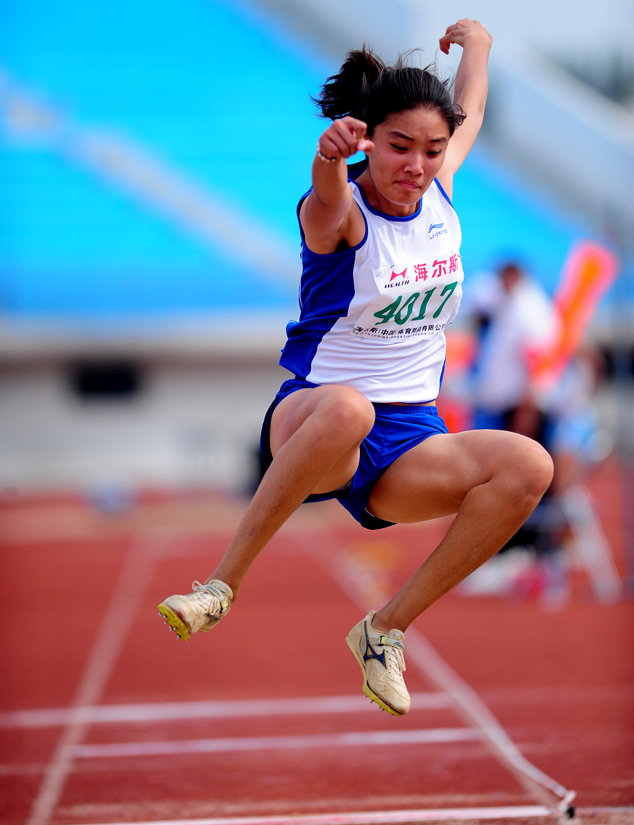 田径选手速度超越极限，夺得冠军
