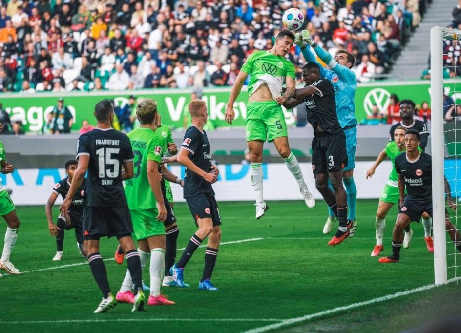 aoa体育体育地址-包含沃尔夫斯堡主教练鼓励球队，鼓舞士气迎接挑战的词条