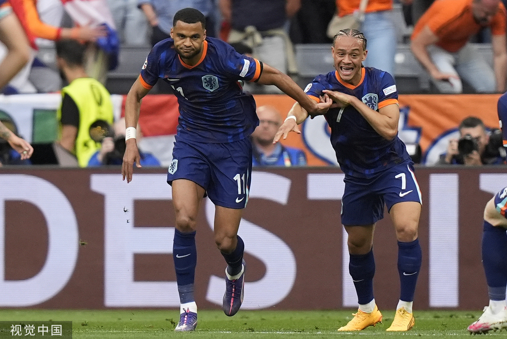 包含荷兰击败北马其顿打破欧洲国家杯小组赛不胜纪录的词条