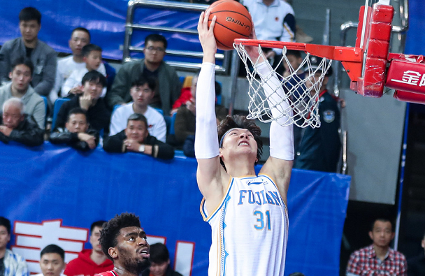 aoa体育体育官方登录入口-热门球队赛季完美开局，为冠军疯狂冲刺的简单介绍