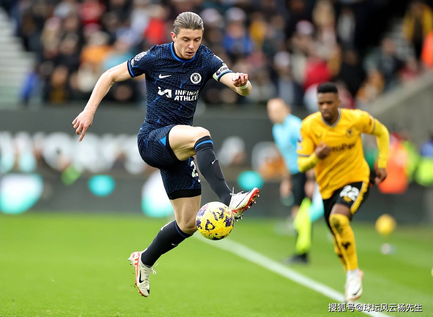 aoa体育体育平台-包含防守如铜墙铁壁，狼队稳步前行的词条