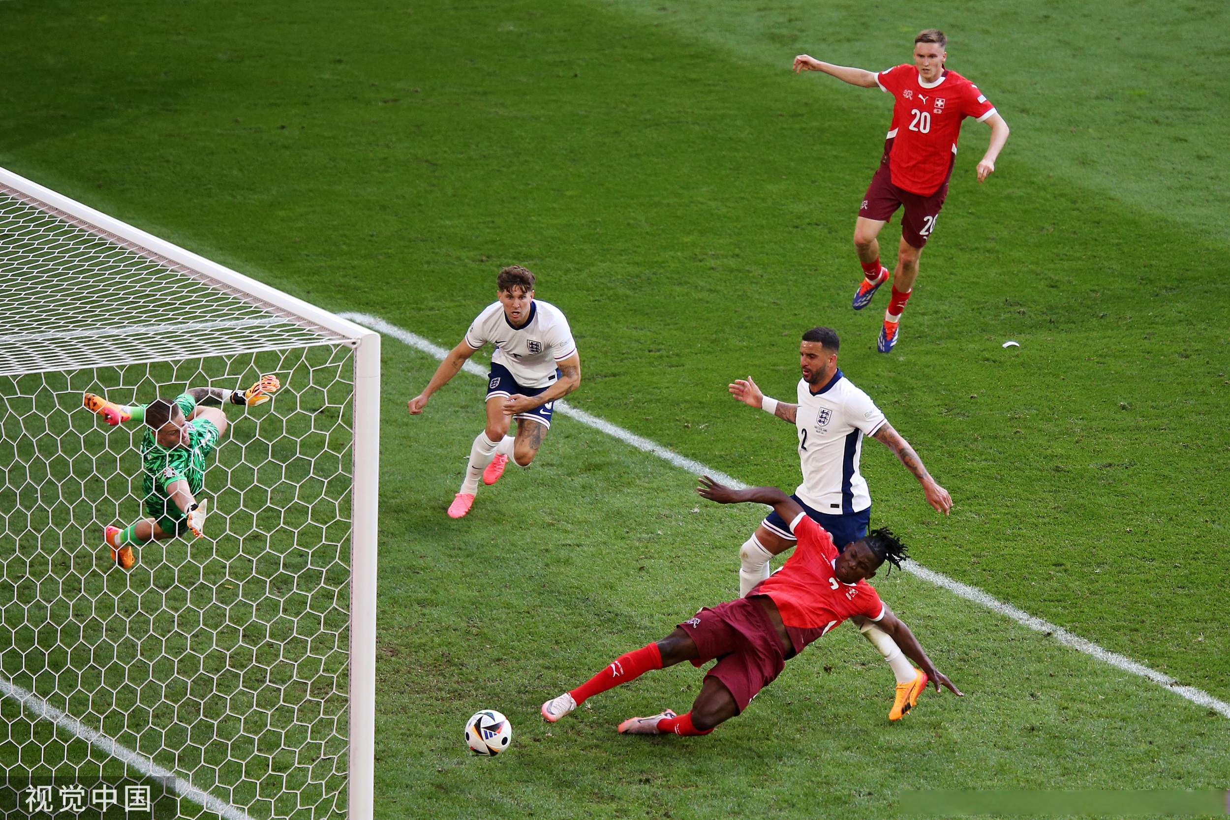 aoa体育体育app下载-英格兰球队晋级半决赛，表现亮眼